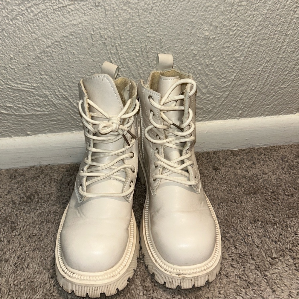 Stylish White Women's Boots
